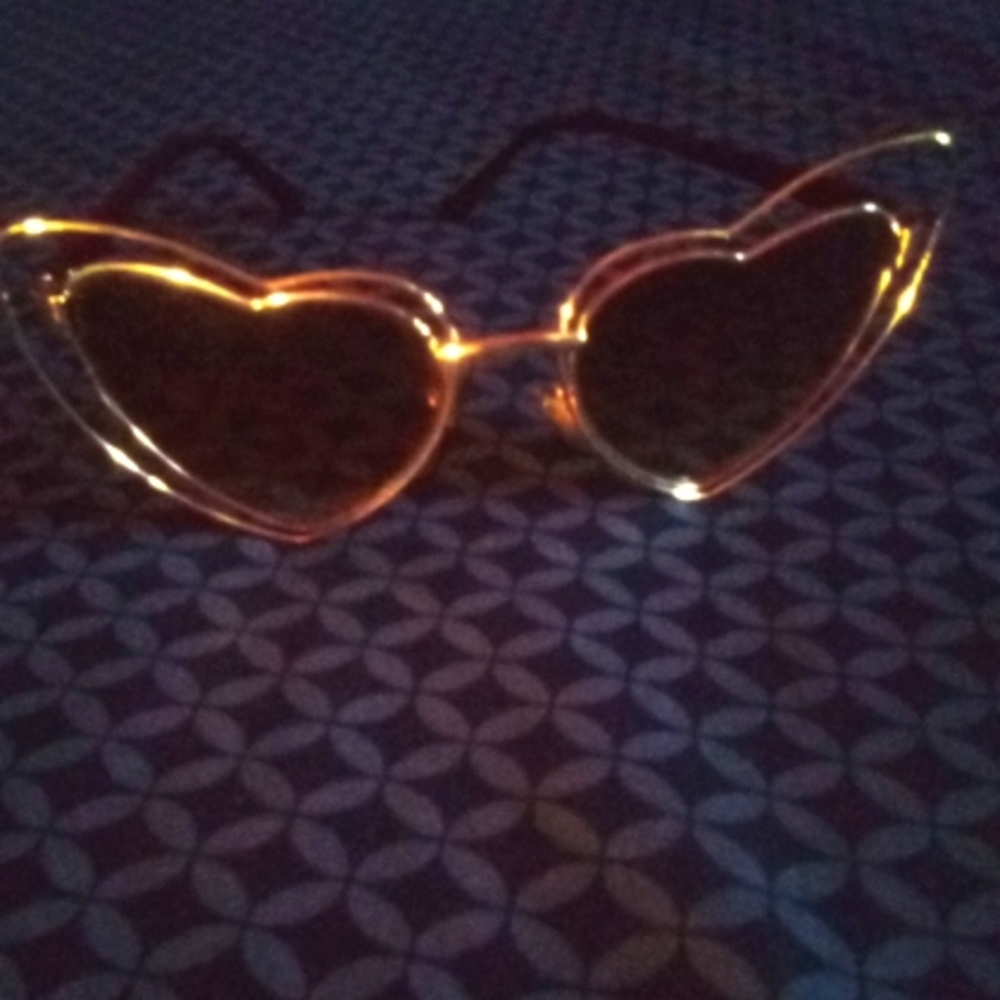 Heart to Heart UV sunglasses 😎